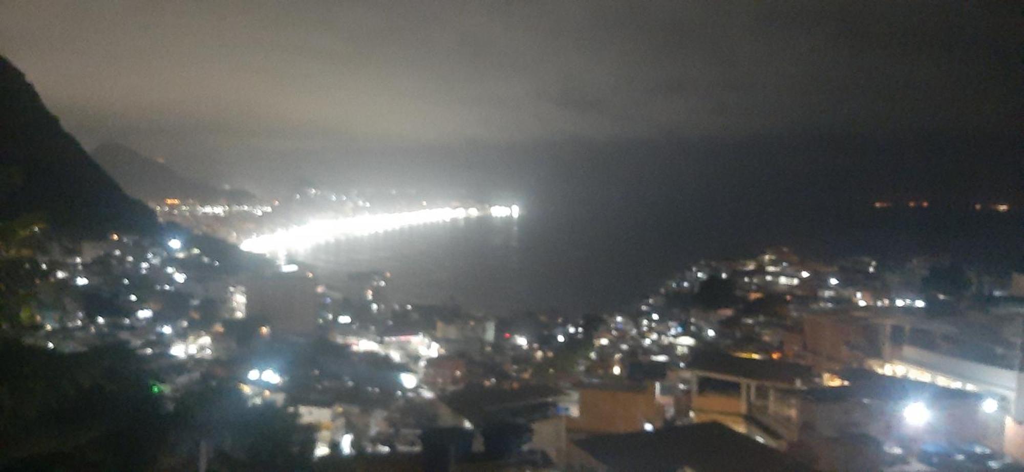 Camping Favela Quartos Camas Quitinetes Rapazes Alto Vidigal *