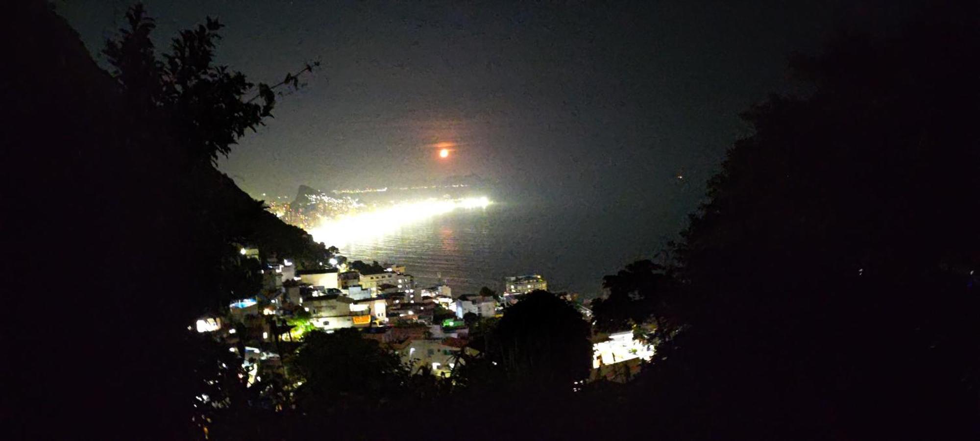 Favela Quartos Camas Quitinetes Rapazes Alto Vidigal Camping Rio de Janeiro